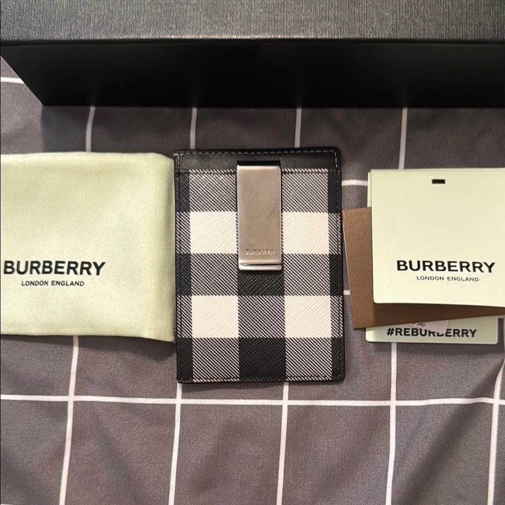 Authentic Burberry Check and Leather Money Clip Card Case Dark Birch Brown